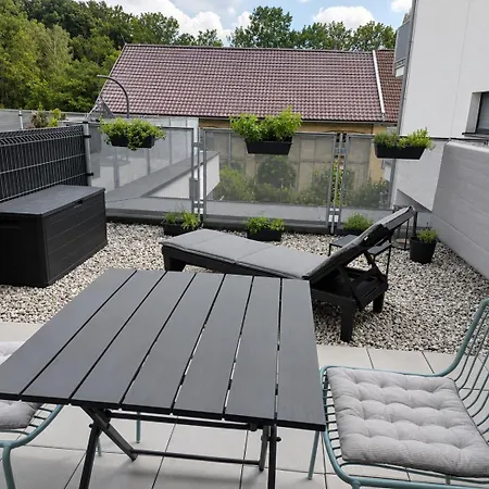 Cozy Close To Center And O2 Arena Prag